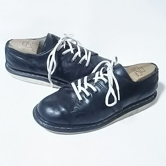 Dr.Martens(ドクターマーチン)の最高傑作希少デザイン!ドクターマーチン牛革レザーシューズ黒白27cm メンズの靴/シューズ(ドレス/ビジネス)の商品写真