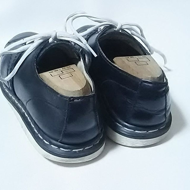 Dr.Martens(ドクターマーチン)の最高傑作希少デザイン!ドクターマーチン牛革レザーシューズ黒白27cm メンズの靴/シューズ(ドレス/ビジネス)の商品写真