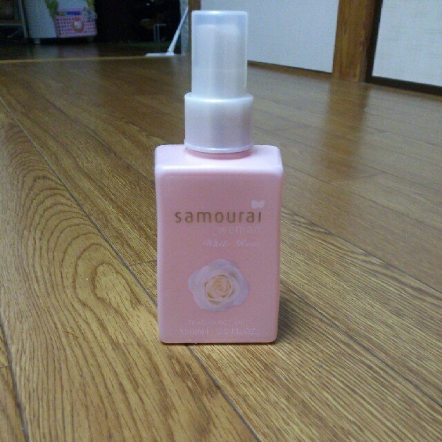 SAMOURAI(サムライ)のサムライウーマン ホワイトローズ フレグランスミスト150ml コスメ/美容の香水(香水(女性用))の商品写真