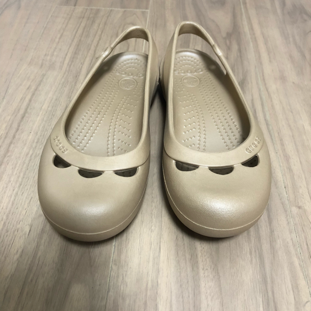 crocs(クロックス)のぐっち様専用（4月27日まで）クロックス バックストラップサンダル レディースの靴/シューズ(サンダル)の商品写真