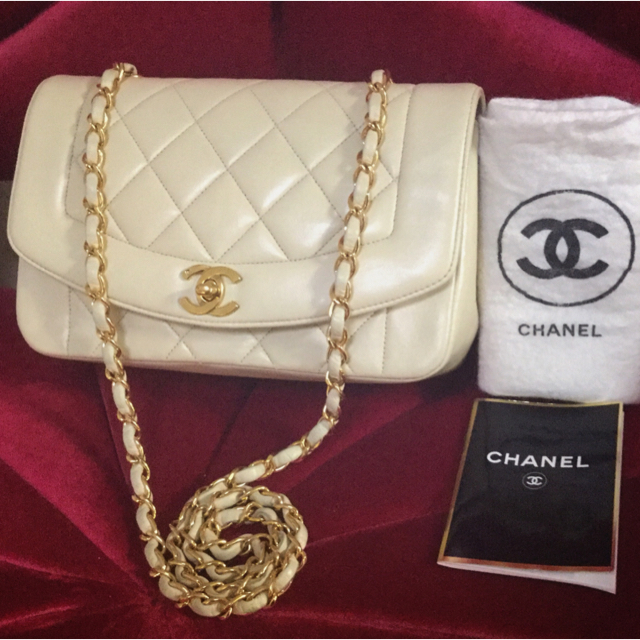 CHANEL(シャネル)のRie様、専用です☆シャネル ダイアナ マトラッセ ショルダーバッグ   レディースのバッグ(ショルダーバッグ)の商品写真