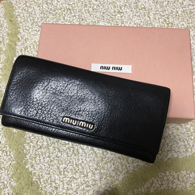 miumiu(ミュウミュウ)のmiumiu*ブラック長財布(箱付) レディースのファッション小物(財布)の商品写真