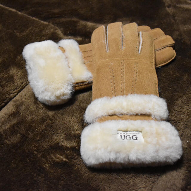 UGG(アグ)の【UGG】ムートン手袋（brown） レディースのファッション小物(手袋)の商品写真