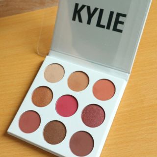 カイリーコスメティックス(Kylie Cosmetics)の領収書あり！kyshadow(アイシャドウ)