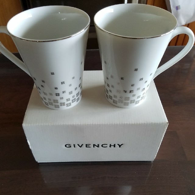 GIVENCHY(ジバンシィ)のお値下げ☆GIVENCHY　ペアカップ☆ インテリア/住まい/日用品のキッチン/食器(グラス/カップ)の商品写真