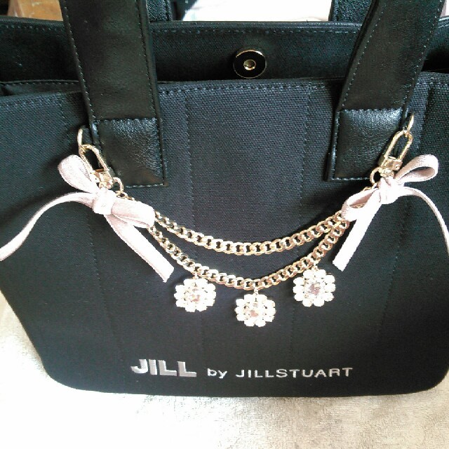 JILL by JILLSTUART(ジルバイジルスチュアート)のジュエルリボントートブラック新品未使用リボンがベロア素材です レディースのバッグ(トートバッグ)の商品写真
