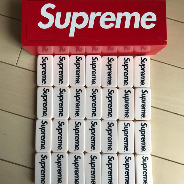 シュプリーム Supreme ドミノ