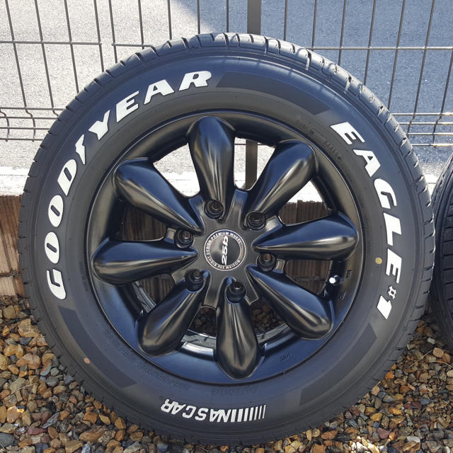 Goodyear(グッドイヤー)の★美品 バリ山★ハイエース200系ボクシースタイル25b ブラック 自動車/バイクの自動車(タイヤ・ホイールセット)の商品写真