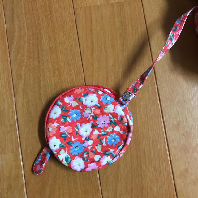 Cath Kidston(キャスキッドソン)の新品　cathkids バッグ 花柄 ポーチ付き キャスキッドソン レディースのファッション小物(ポーチ)の商品写真