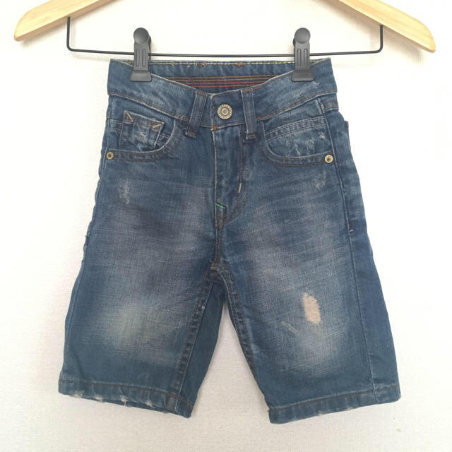 ZARA KIDS(ザラキッズ)のキッズ  デニム パンツ ハーフ 104cm ダメージ加工 ZARA ザラ キッズ/ベビー/マタニティのキッズ服男の子用(90cm~)(パンツ/スパッツ)の商品写真