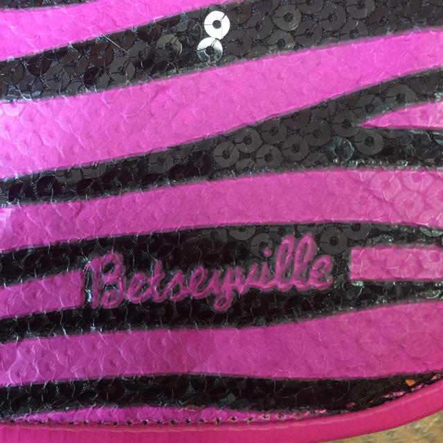 BETSEY JOHNSON(ベッツィジョンソン)のbetsey ville ショルダーバッグ ピンク ゼブラ柄  レディースのバッグ(ショルダーバッグ)の商品写真