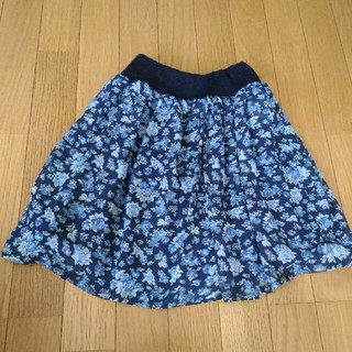 コムサイズム(COMME CA ISM)のリバーシブル　紺の花柄　130　スカート(スカート)