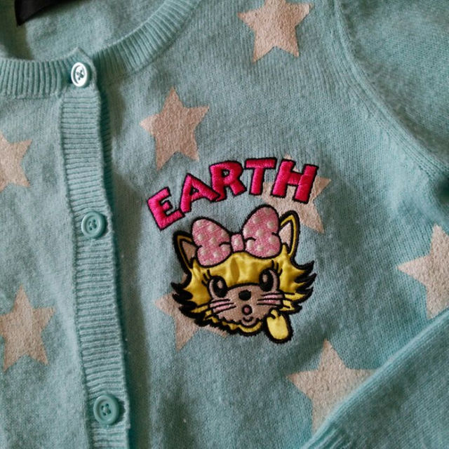 EARTHMAGIC(アースマジック)のアースマジック☆ピンキーニットカーディガン☆140 キッズ/ベビー/マタニティのキッズ服女の子用(90cm~)(その他)の商品写真