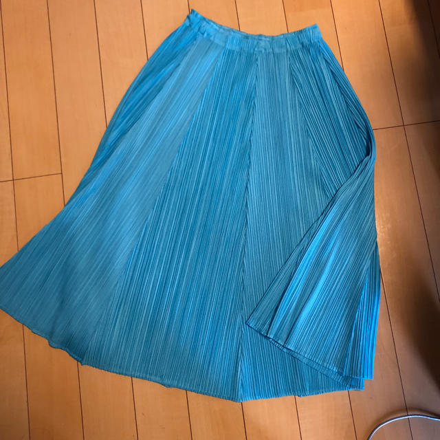 PLEATS PLEASE ISSEY MIYAKE(プリーツプリーズイッセイミヤケ)のイッセイミヤケ プリーツプリーズ フレア ロングスカート  レディースのスカート(ロングスカート)の商品写真