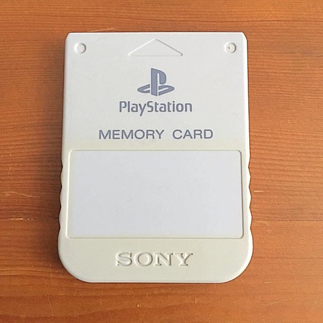 PlayStation(プレイステーション)のソニー純正 プレイステーション 専用 メモリーカード オフホワイト 日本製 中古 エンタメ/ホビーのゲームソフト/ゲーム機本体(その他)の商品写真