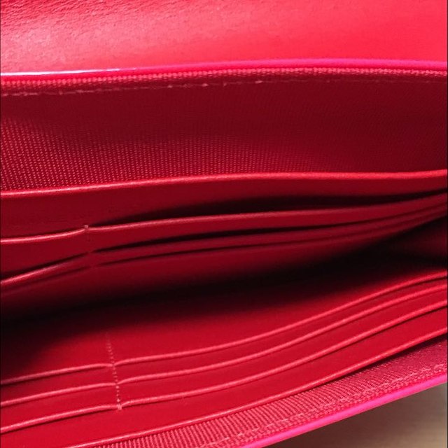 Christian Louboutin(クリスチャンルブタン)の【未使用】ChristianLouboutin リボンパテント財布 レディースのファッション小物(財布)の商品写真