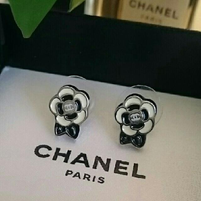 CHANEL - CHANEL ☆ カメリア ピアス ピアス 公式 - www.crfs.ie