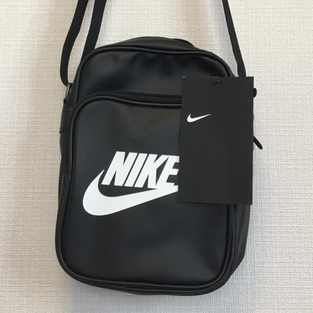 NIKE(ナイキ)のNIKE ショルダーバッグ 長さ調節可能 【新品 タグ付き】送料込み☆ レディースのバッグ(ショルダーバッグ)の商品写真