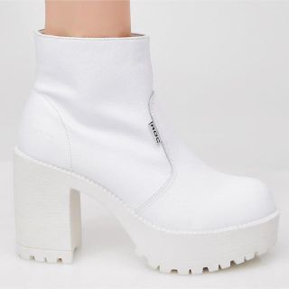 ユニフ(UNIF)のdollskill購入 新品未使用 厚底ヒールブーツ フラット(ブーツ)