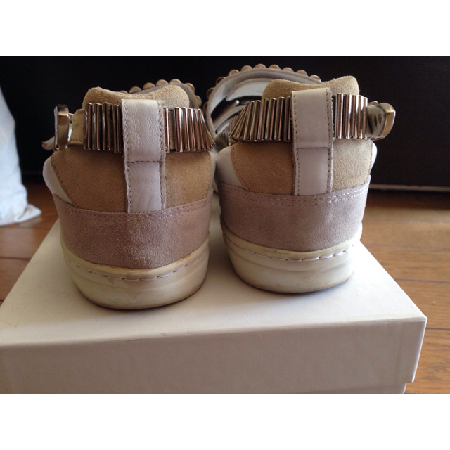 TOGA(トーガ)の【TOGA PULLA】メタルスニーカー✳︎白✳︎美品です レディースの靴/シューズ(サンダル)の商品写真
