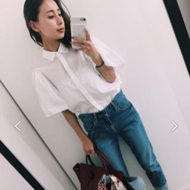 Ameri VINTAGE(アメリヴィンテージ)のAmeri VINTAGE BACK SLIT FRILL SHIRT レディースのトップス(シャツ/ブラウス(半袖/袖なし))の商品写真