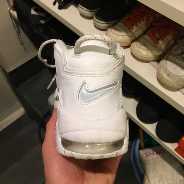 NIKE(ナイキ)のモアテン 白 メンズの靴/シューズ(スニーカー)の商品写真