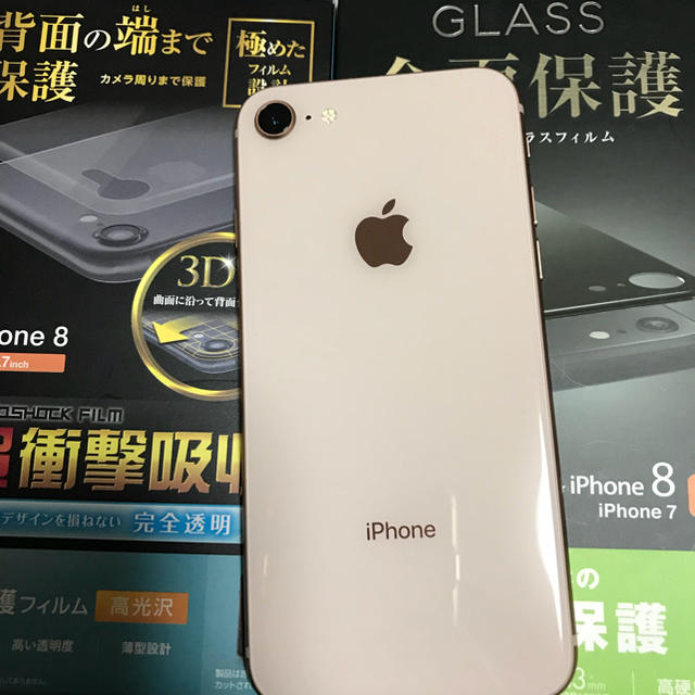 ☆おまけ付☆ 極美品 iPhone8 ゴールド 64GB スマホ/家電/カメラのスマートフォン/携帯電話(スマートフォン本体)の商品写真