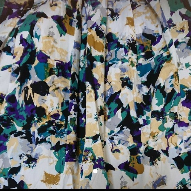 しまむら(シマムラ)の新品タグ付き 花柄スカート レディースのスカート(ロングスカート)の商品写真