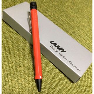 ラミー(LAMY)のほぼ未使用☆LAMY サファリレッド ボールペン(ペン/マーカー)