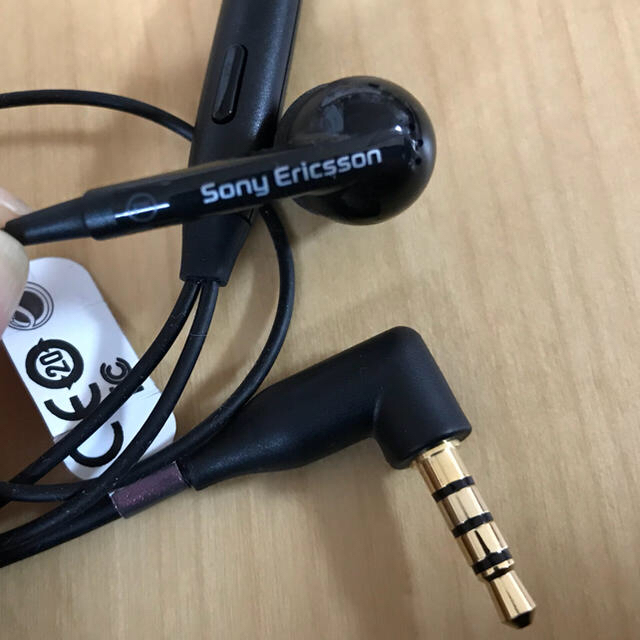 SONY(ソニー)の【ななな様専用！！】Sony Ericsson イヤホン２つセット スマホ/家電/カメラのオーディオ機器(ヘッドフォン/イヤフォン)の商品写真