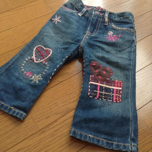 babyGAP(ベビーギャップ)のbabyGAP80センチ刺繍デニム‼︎ レディースのパンツ(デニム/ジーンズ)の商品写真