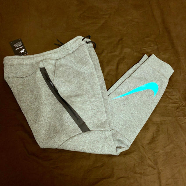 NIKE(ナイキ)のXL NIKE NSW TCH FLC JGGR BIG SWOOSH GREY メンズのパンツ(その他)の商品写真