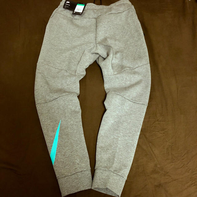 NIKE(ナイキ)のXL NIKE NSW TCH FLC JGGR BIG SWOOSH GREY メンズのパンツ(その他)の商品写真