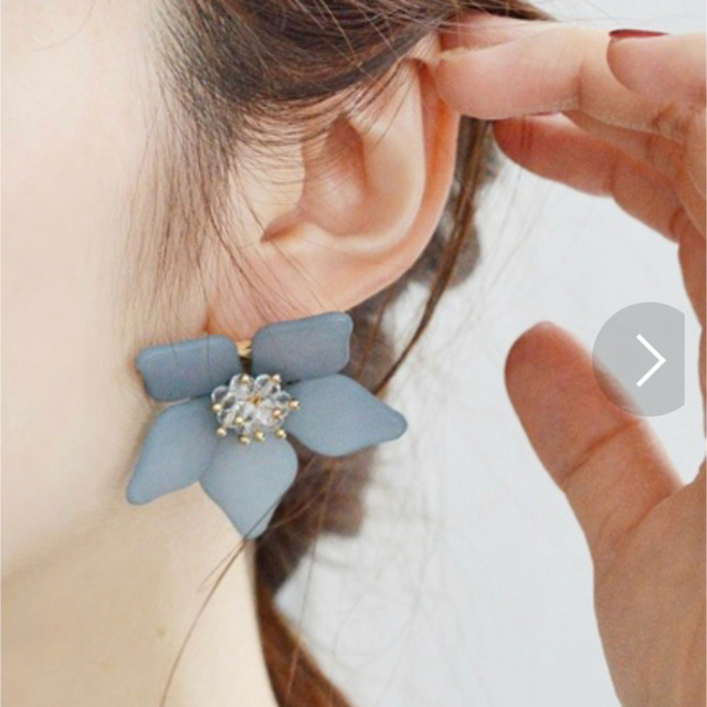 Apuweiser-riche(アプワイザーリッシェ)のアクリルフラワーピアス♡新品 レディースのアクセサリー(ピアス)の商品写真