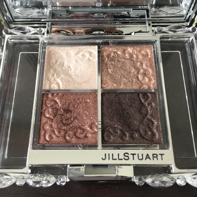 JILLSTUART(ジルスチュアート)のJILLSTUART コスメ/美容のベースメイク/化粧品(アイシャドウ)の商品写真