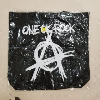 ワンオクロック(ONE OK ROCK)のONE OK ROCK　トートバッグ　黒(ミュージシャン)