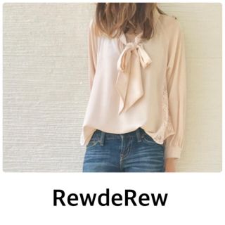 ルーデルー(Rew de Rew)の【定価8900円】RewdeRew裾ラウンドサイド バック刺繍ボウタイブラウス(シャツ/ブラウス(長袖/七分))