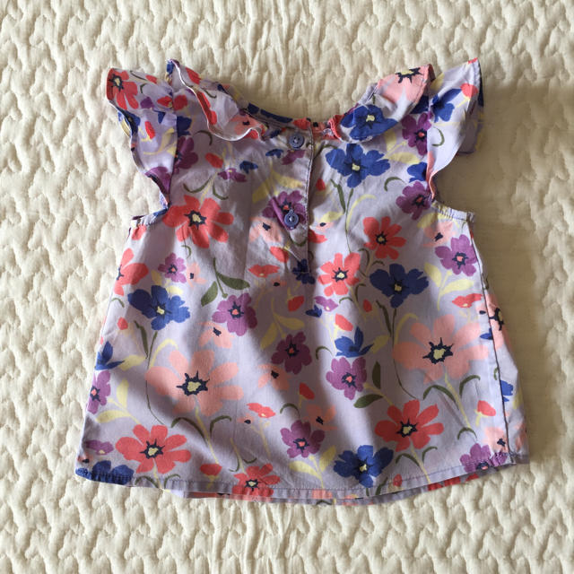 Old Navy(オールドネイビー)のOLD NAVY 花柄スモッキングブラウス キッズ/ベビー/マタニティのベビー服(~85cm)(シャツ/カットソー)の商品写真