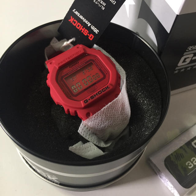 G-SHOCK(ジーショック)のG-shock Dw5635 35anniversary red-out メンズの時計(腕時計(デジタル))の商品写真