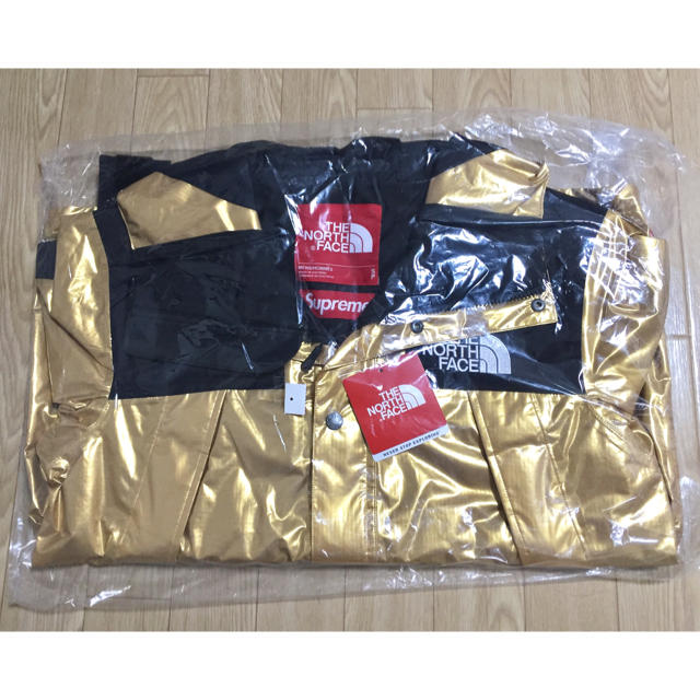 Supreme(シュプリーム)のみなみ様専用 Supreme ノースフェイス マウンテンパーカー ゴールド S メンズのジャケット/アウター(マウンテンパーカー)の商品写真