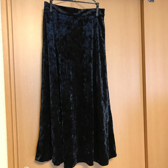 GU(ジーユー)のGU ベロアロングスカート  黒 レディースのスカート(ロングスカート)の商品写真
