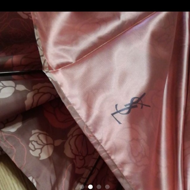 Yves Saint Laurent Beaute(イヴサンローランボーテ)のありぽん様専用です❤️　イヴ・サンローラン★雨傘 レディースのファッション小物(傘)の商品写真