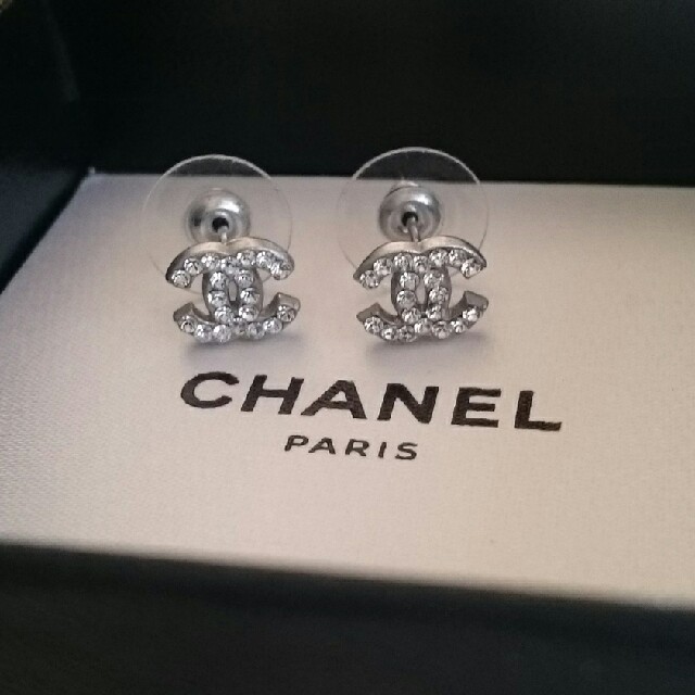 CHANEL ☆ ピアス：ラインストーン