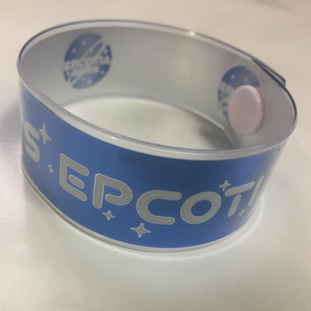 NEWS(ニュース)の NEWS EPCOTIA 銀テープ エンタメ/ホビーのタレントグッズ(アイドルグッズ)の商品写真