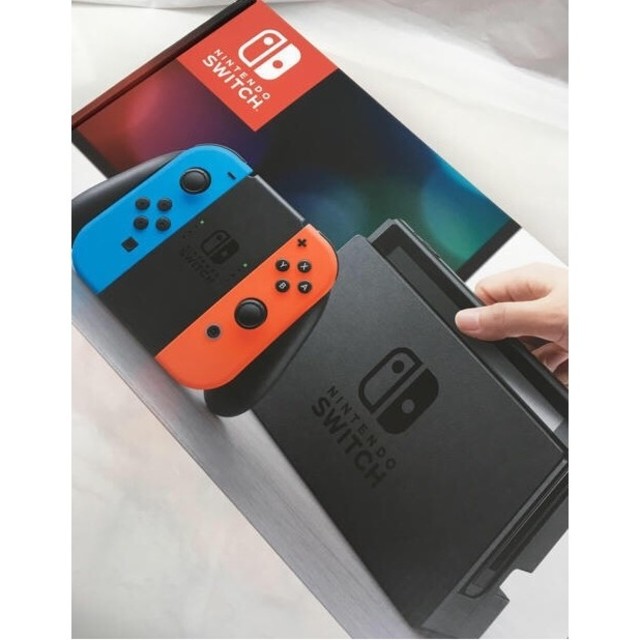 Nintendo Switch(ニンテンドースイッチ)の送料無料 switch ネオンカラー スイッチ 本体 ネオン 任天堂　マリオ エンタメ/ホビーのゲームソフト/ゲーム機本体(家庭用ゲーム機本体)の商品写真