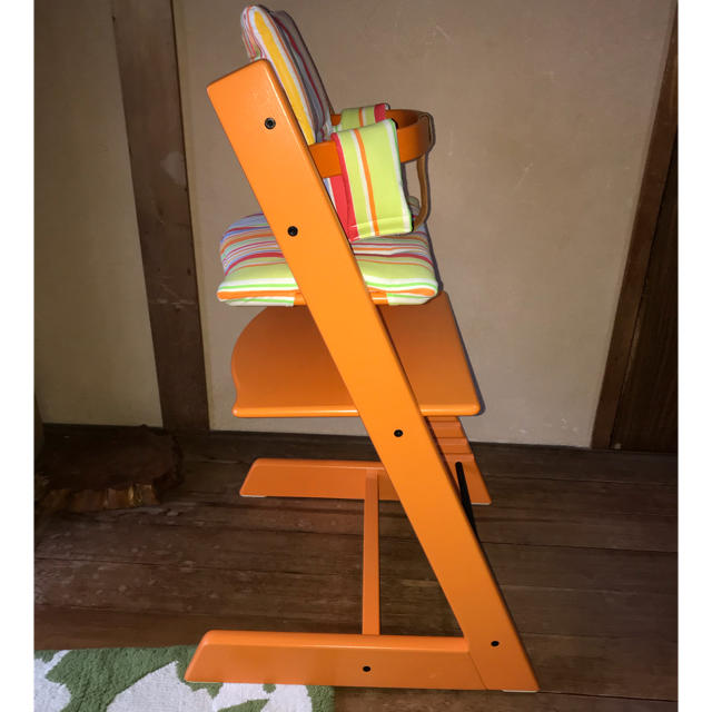 Stokke(ストッケ)のstokke トリップトラップ ベビーセット オレンジ インテリア/住まい/日用品の椅子/チェア(スツール)の商品写真