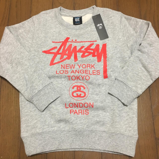 STUSSY(ステューシー)のStussy Kids World Tour Crew クルーネック M/110 キッズ/ベビー/マタニティのキッズ服男の子用(90cm~)(Tシャツ/カットソー)の商品写真