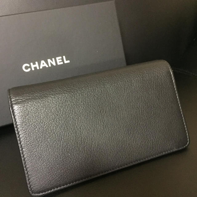 CHANEL(シャネル)のにこまるサマ専用  CHANEL長財布ブラックシグネチャー レディースのファッション小物(財布)の商品写真