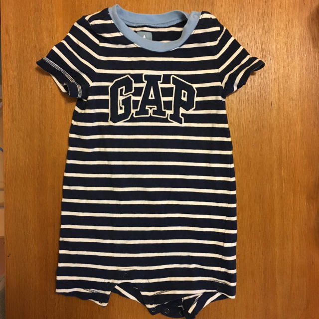 babyGAP(ベビーギャップ)のbaby gap 半袖ロンパース 80 キッズ/ベビー/マタニティのベビー服(~85cm)(カバーオール)の商品写真