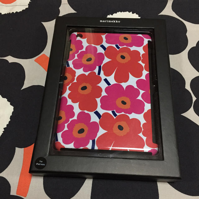 marimekko(マリメッコ)のマリメッコ iPadケース スマホ/家電/カメラのスマホアクセサリー(iPadケース)の商品写真